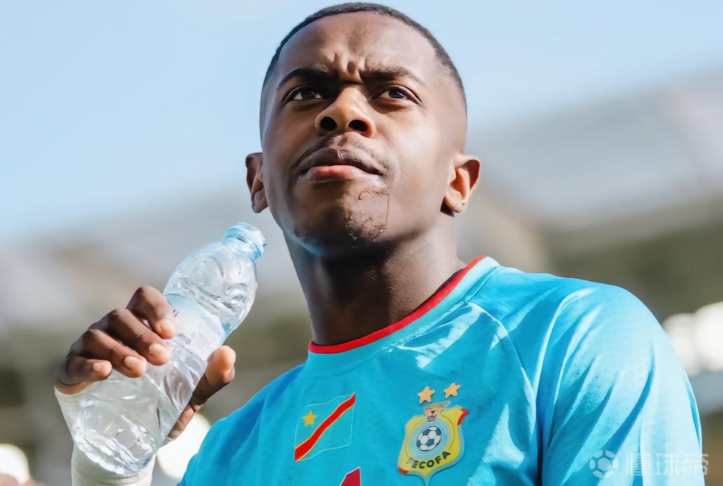 记者：切尔西正就引进21岁民主刚果国脚萨迪基进行谈判