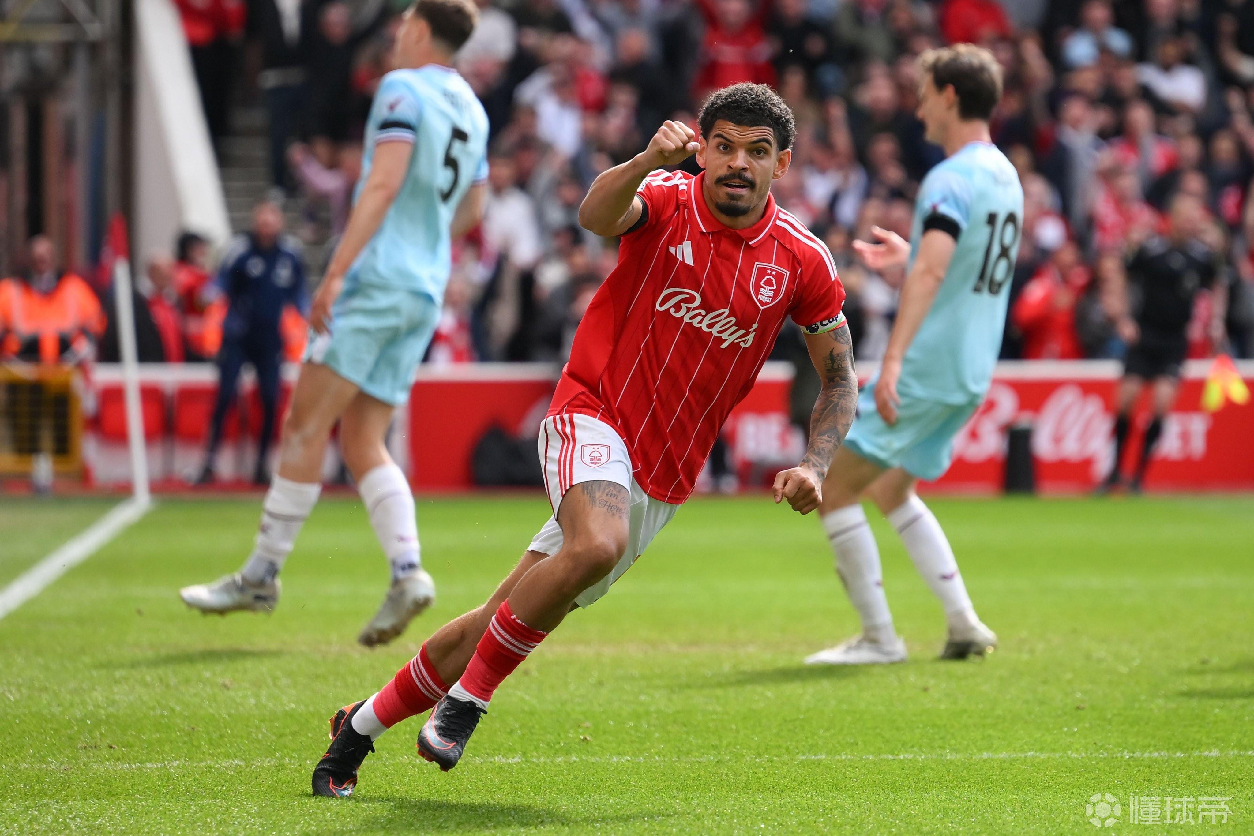 继坎贝尔和伍德后，吉布斯-怀特是森林队史第3位英超戴帽球员