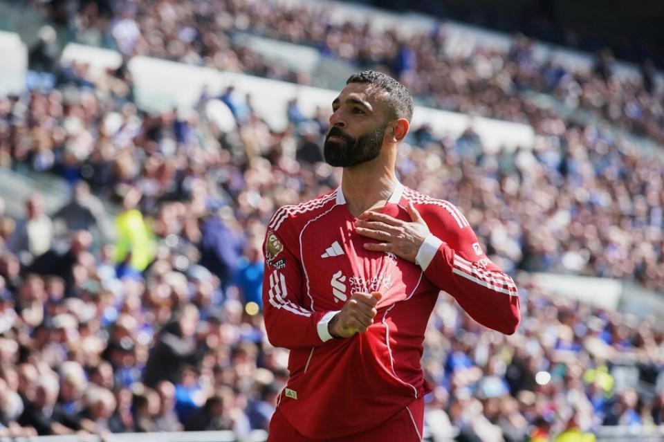 德比战戏剧2分钟！恩迪亚耶进球被吹，萨拉赫破门，9球追平杰拉德