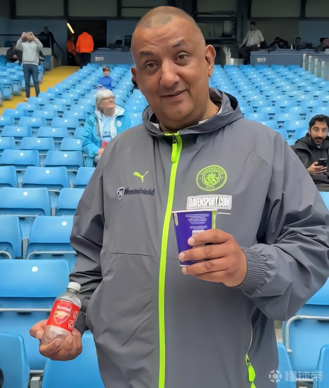 今晚阿森纳什么水瓶？曼城“水瓶哥”又带着枪手水瓶来看球了