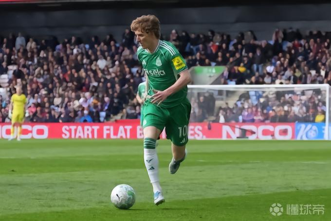 法尔克：拜仁视戈登为多个位置的替补，花一份钱补两三个位置