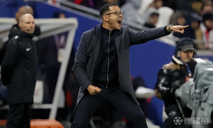 记者：切尔西高层开会讨论球队现状，罗塞尼尔周末将继续带队