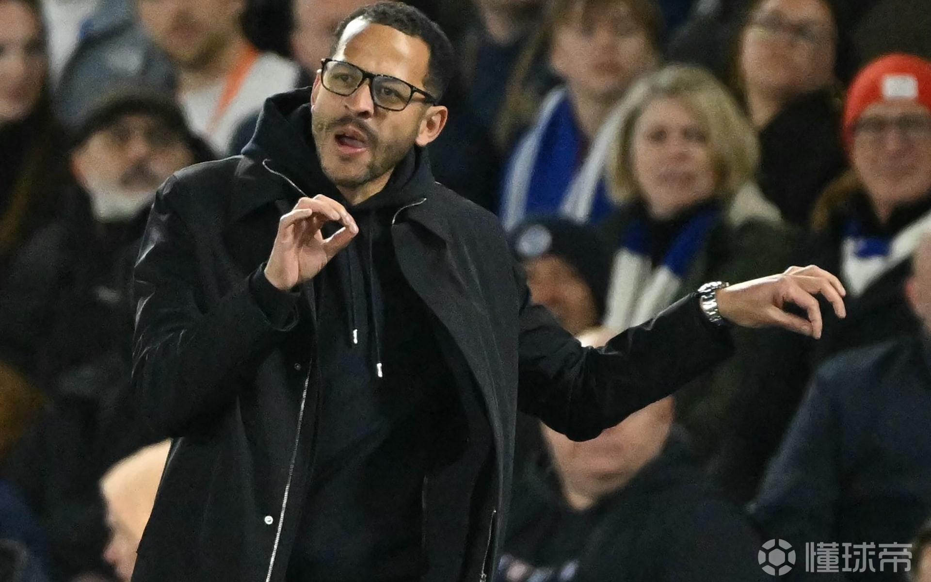 马特-劳：切尔西正在基地开会，以决定是否解雇罗塞尼尔