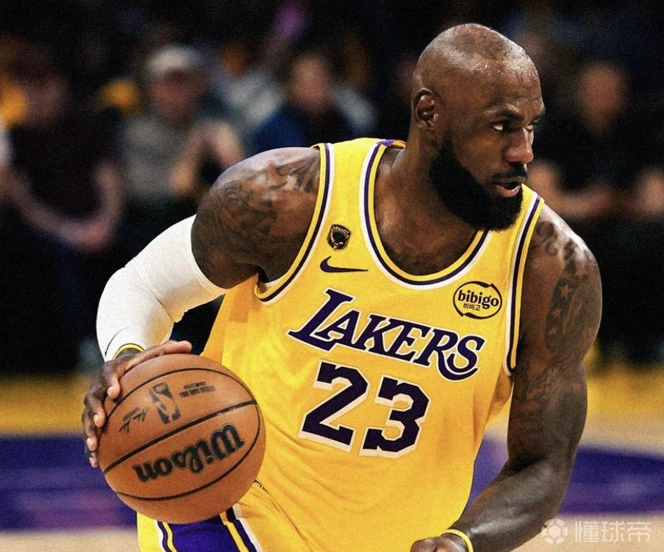 记者：东契奇里夫斯缺阵输球后，詹姆斯重新扮演起了领袖角色