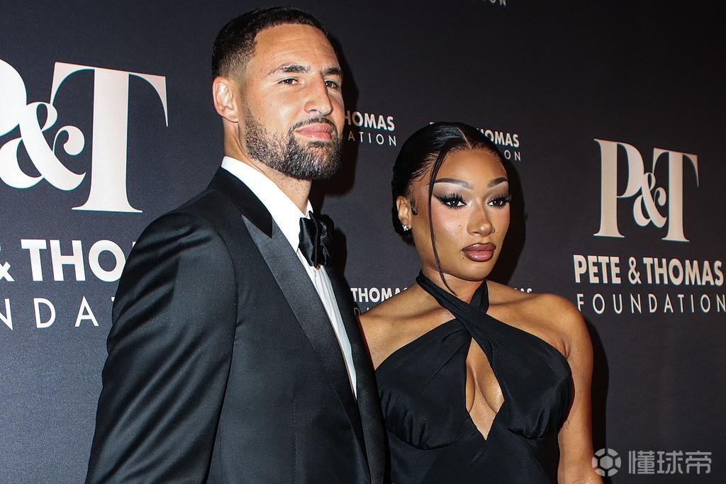 克莱-汤普森女友炮轰其出轨：你带全家和我玩过家家，现在却开始装死