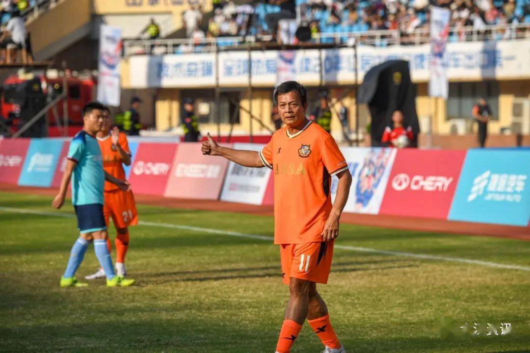 深圳新鹏城VS山东泰山直播_山东泰山 vs 深圳新鹏城：一场主场强队的优雅舞步与客场弱旅的挣扎