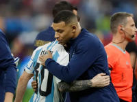 半场-卡兰加破门越位侯煜失单刀隋维杰屡救险 广州0-0大连英博